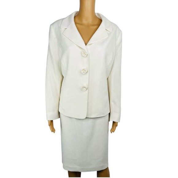 Le Suit Polyester Skirt Suit Off White Lined Crepe Timeless Classy 2PC - Picture 1 of 10